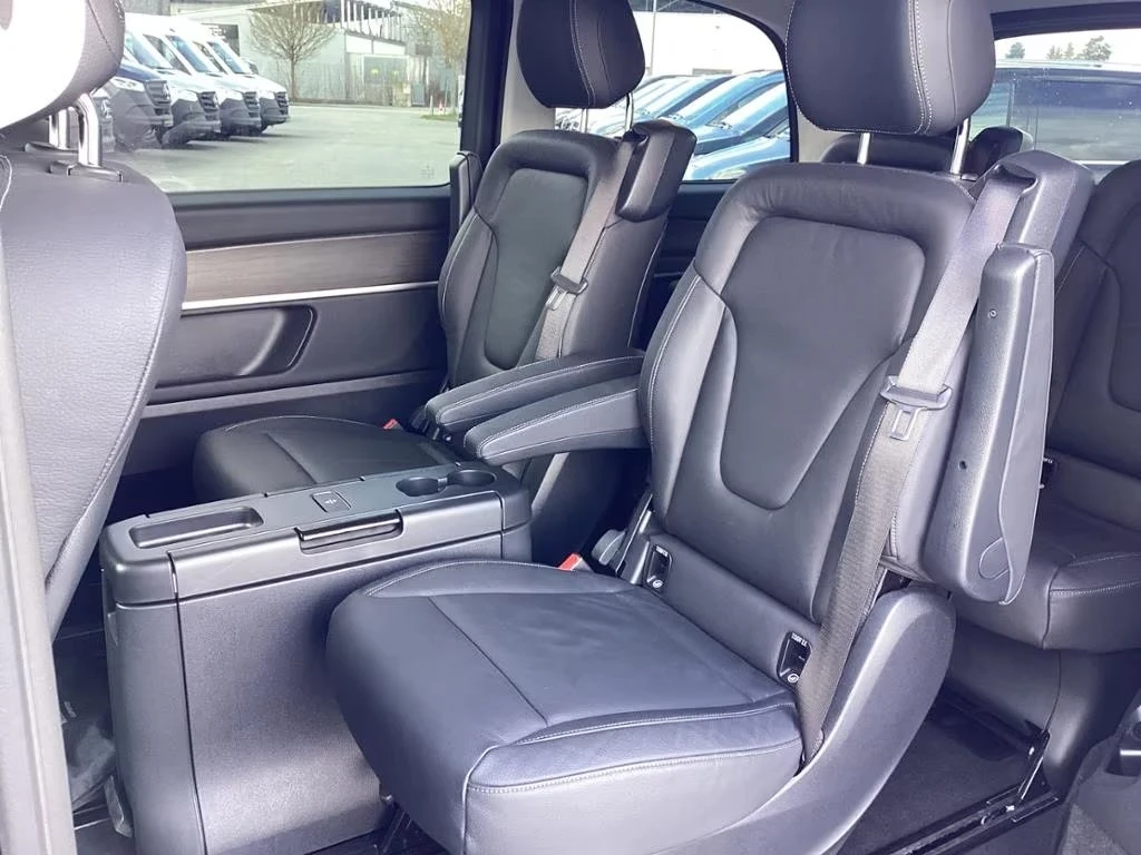Mercedes-Benz V 300 d / AMG / AVANTGARDE / 360 / 6 МЕСТЕН / , снимка 13 - Автомобили и джипове - 55824300