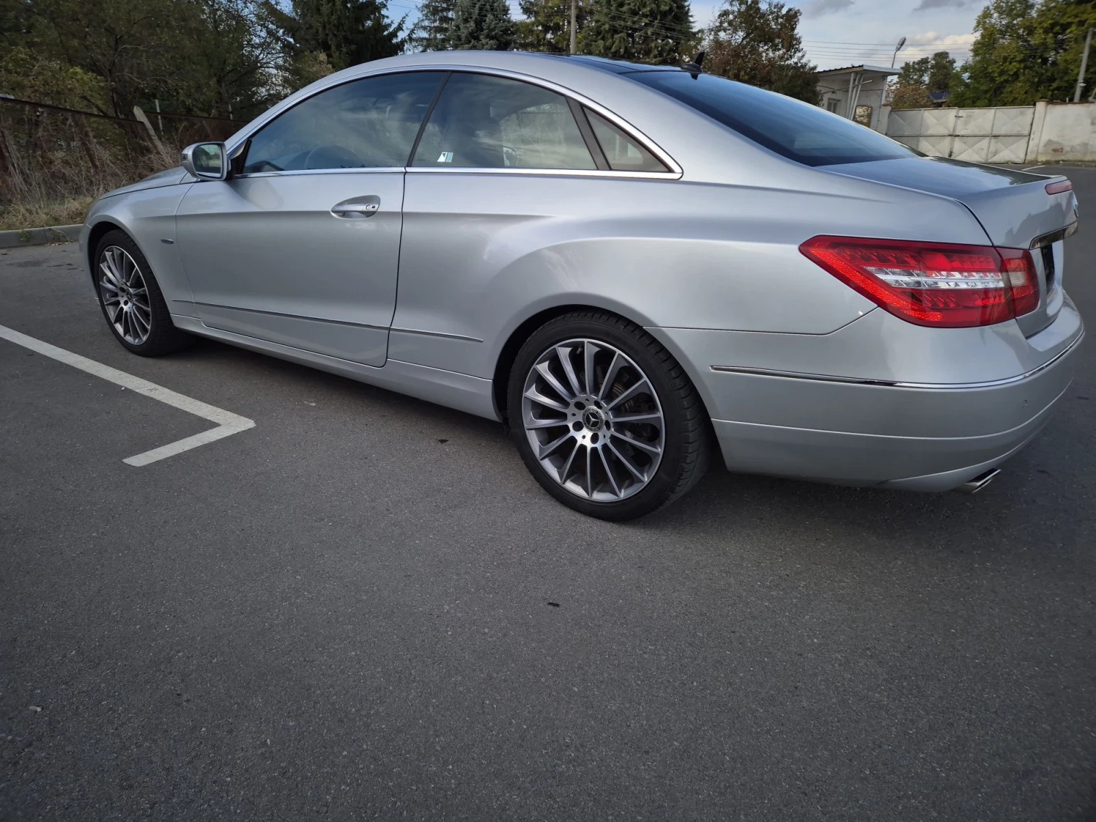 Mercedes-Benz E 350 Coupe, снимка 4 - Автомобили и джипове - 56705493