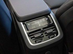 Volvo Xc90 T8 Recharge AWD = Ultra Dark= Гаранция, снимка 13 - Автомобили и джипове - 46139141