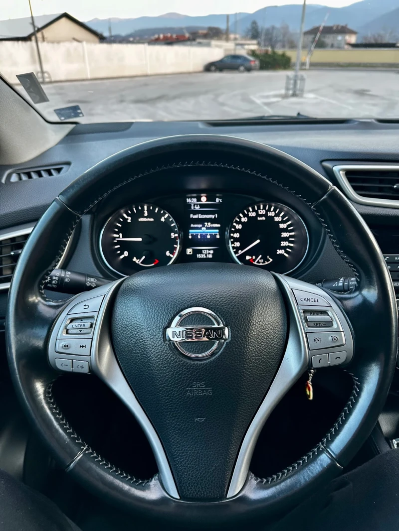 Nissan Qashqai 1.6 DCI  НАПЪЛНО ОБСЛУЖЕН, снимка 9 - Автомобили и джипове - 52831264
