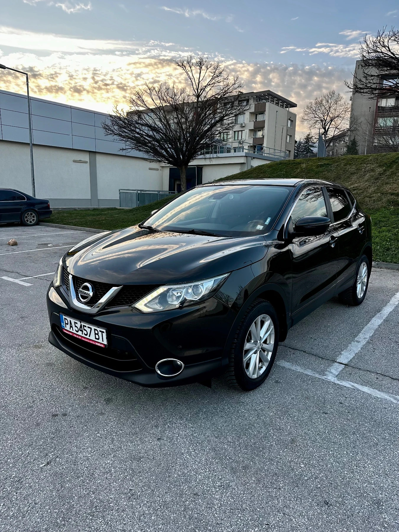Nissan Qashqai 1.6 DCI  НАПЪЛНО ОБСЛУЖЕН, снимка 1