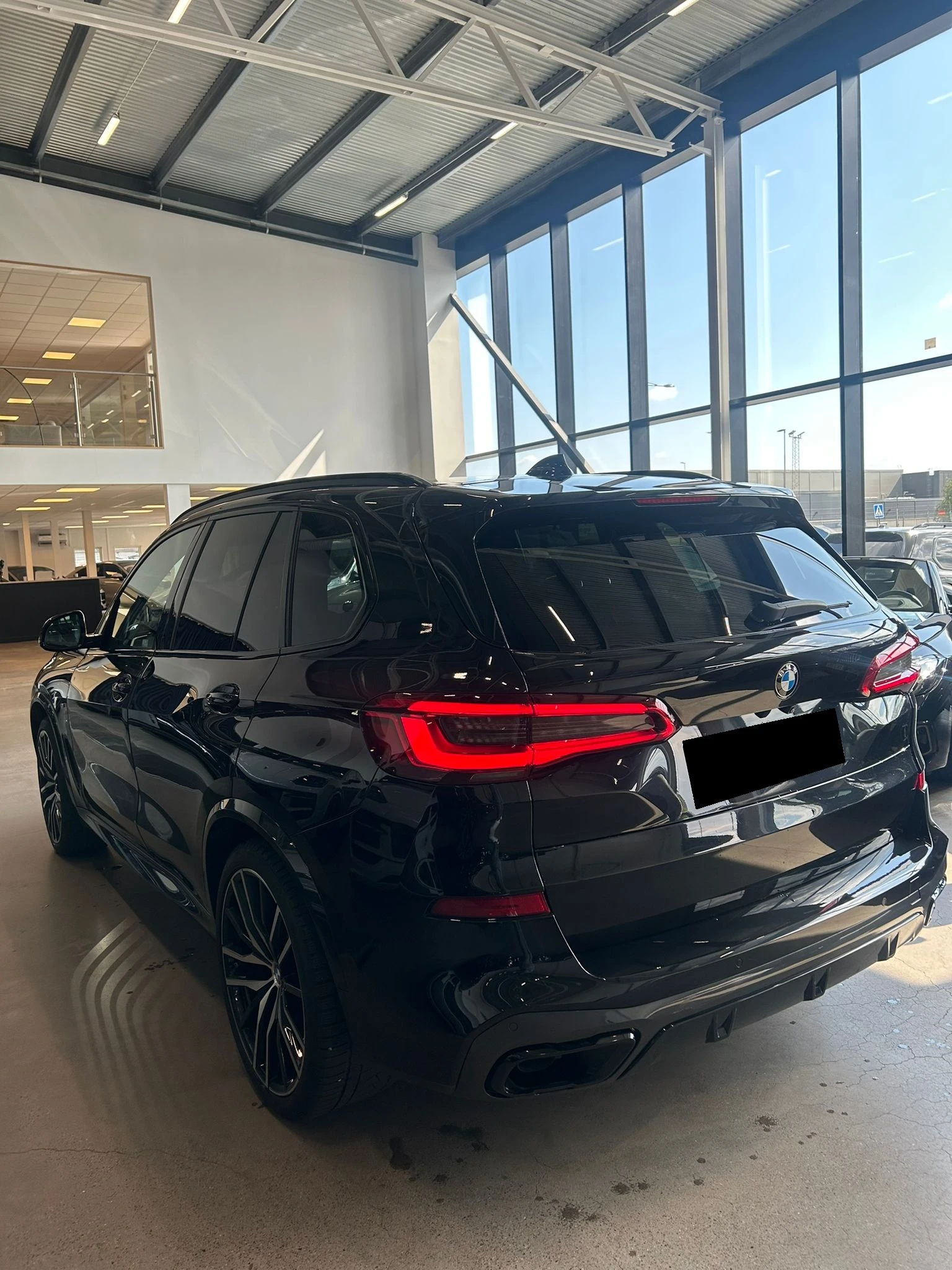 BMW X5 xDrive 40i M Sport Sky Lounge - изображение 5