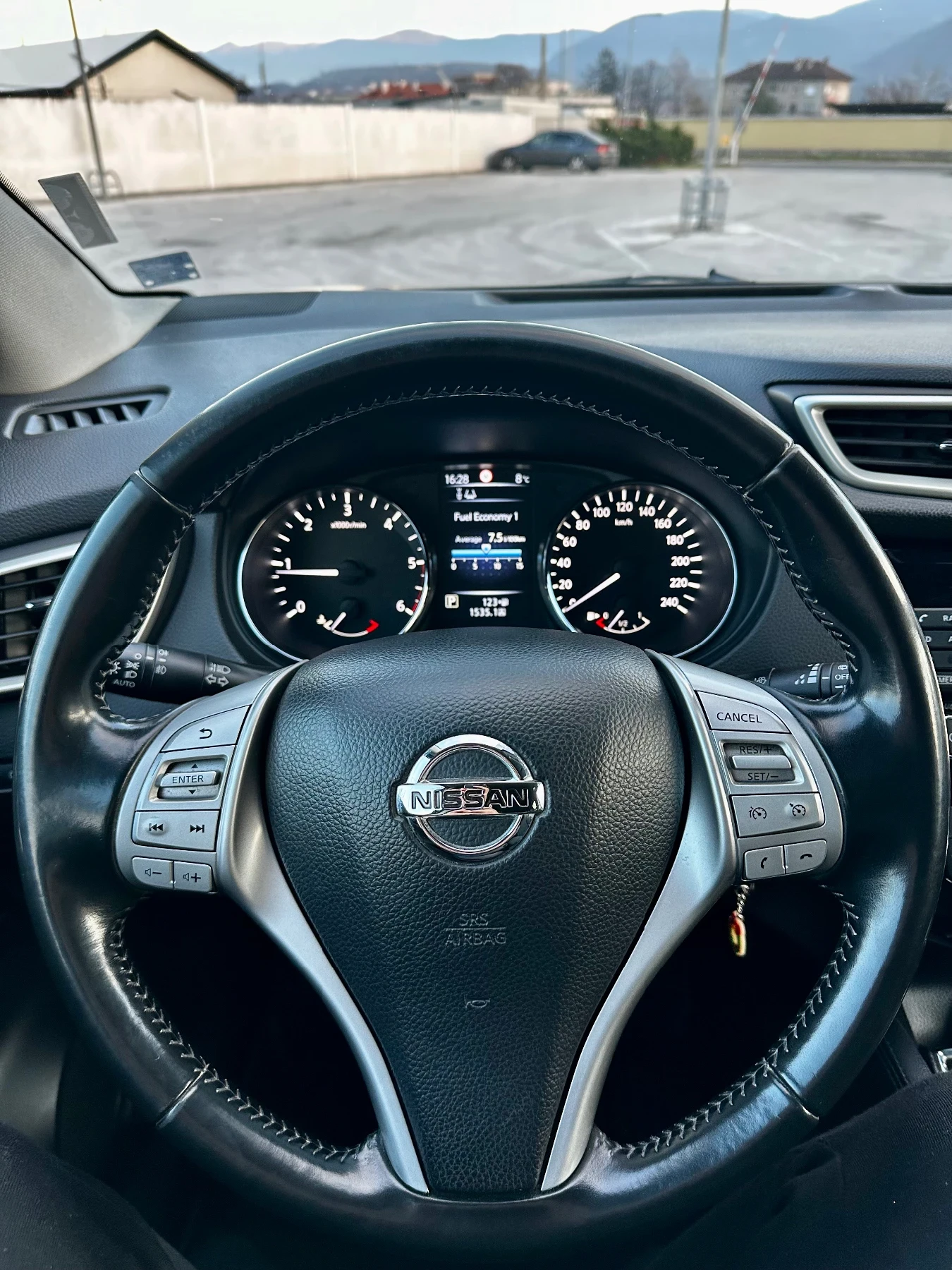 Nissan Qashqai 1.6 DCI  НАПЪЛНО ОБСЛУЖЕН - изображение 9