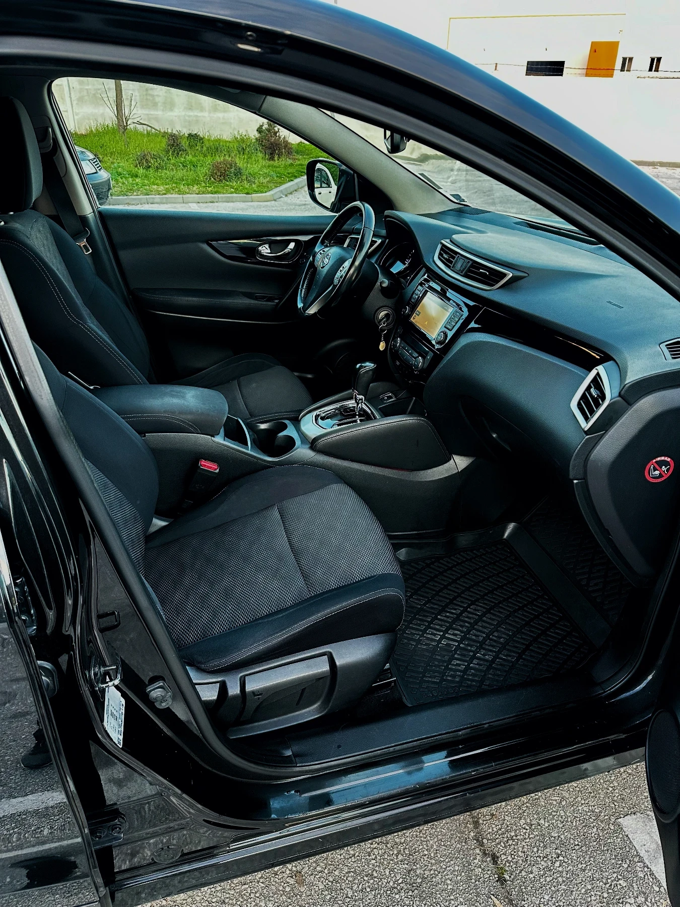 Nissan Qashqai 1.6 DCI  НАПЪЛНО ОБСЛУЖЕН - изображение 10