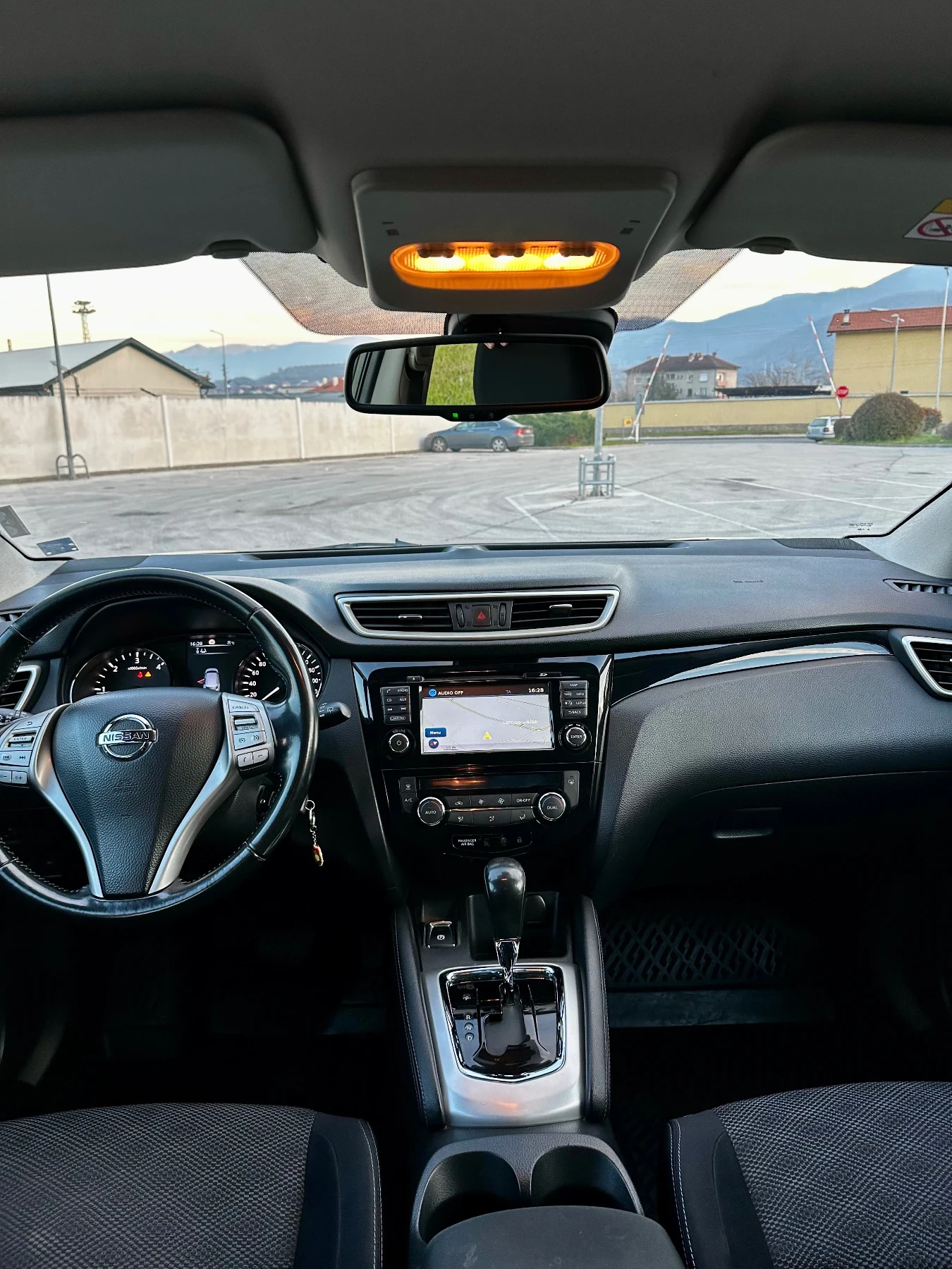 Nissan Qashqai 1.6 DCI  НАПЪЛНО ОБСЛУЖЕН - изображение 8