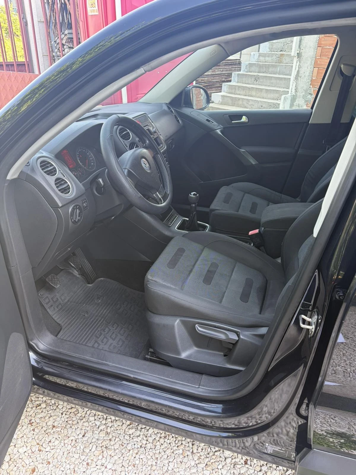 VW Tiguan 2.0/140/ ТЕХНИЧЕСКИ ПЕРФЕКТЕН!, снимка 5 - Автомобили и джипове - 54576235