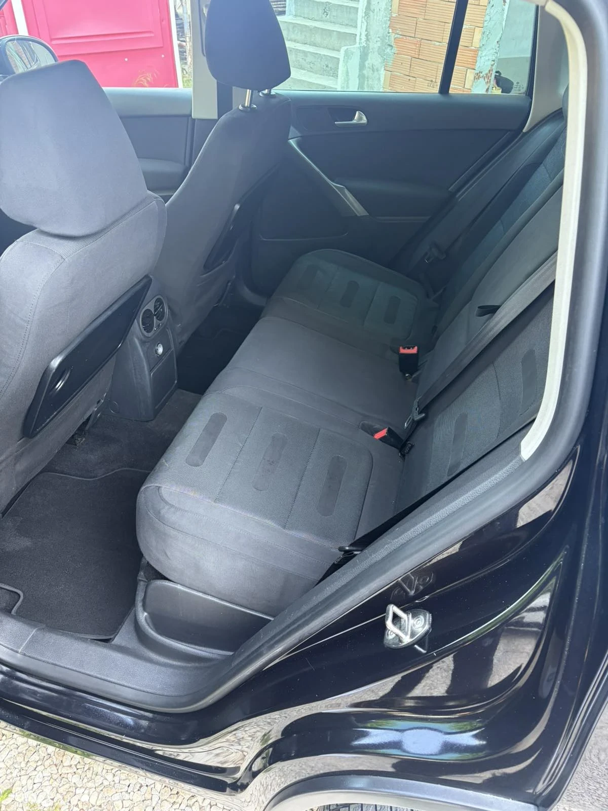 VW Tiguan 2.0/140/ ТЕХНИЧЕСКИ ПЕРФЕКТЕН!, снимка 7 - Автомобили и джипове - 54576235