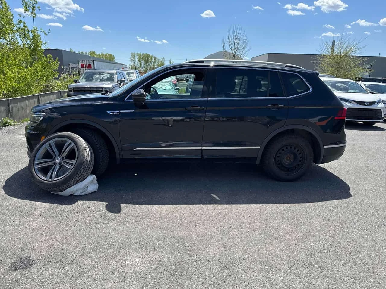 VW Tiguan | Highline | ПОДГРЕВ | ПАНОРАМА | FENDER | , снимка 2 - Автомобили и джипове - 54652895