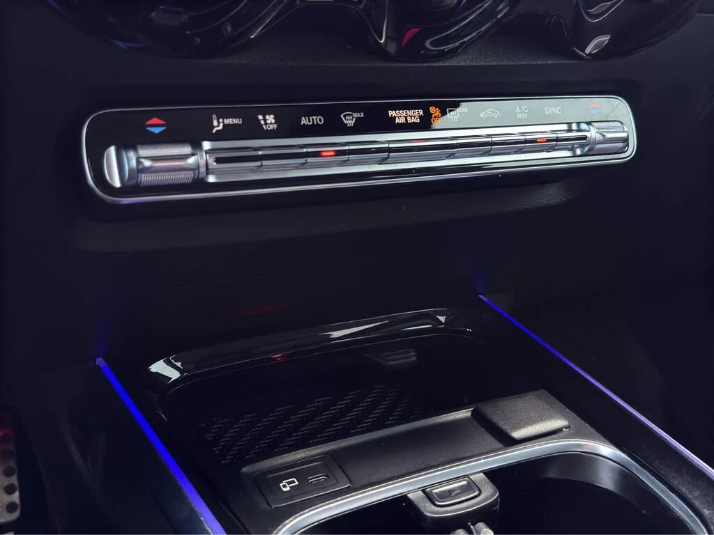 Mercedes-Benz GLB 250 4MATIC* AMG* BURMESTER* DISTRONIC* 360 CAM* ПАНО, снимка 13 - Автомобили и джипове - 54725455