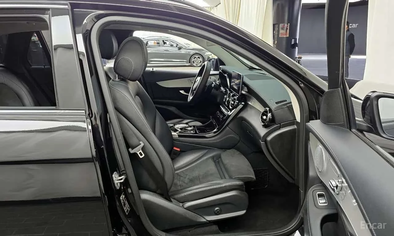 Mercedes-Benz GLC 300 * 4MATIC * AMG Line * HEAD UP * ПАНОРАМА * 360 КАМ, снимка 11 - Автомобили и джипове - 56214046