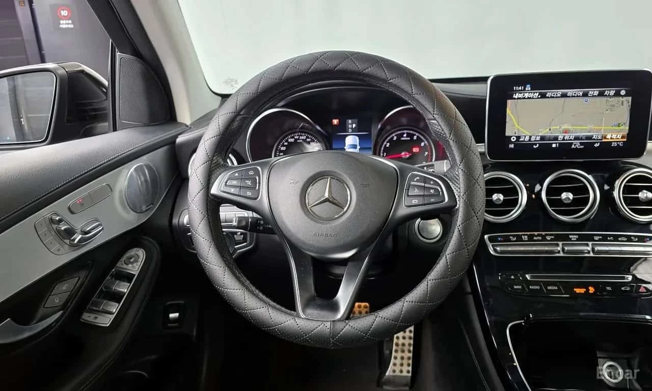 Mercedes-Benz GLC 300 * 4MATIC * AMG Line * HEAD UP * ПАНОРАМА * 360 КАМ, снимка 7 - Автомобили и джипове - 56214046