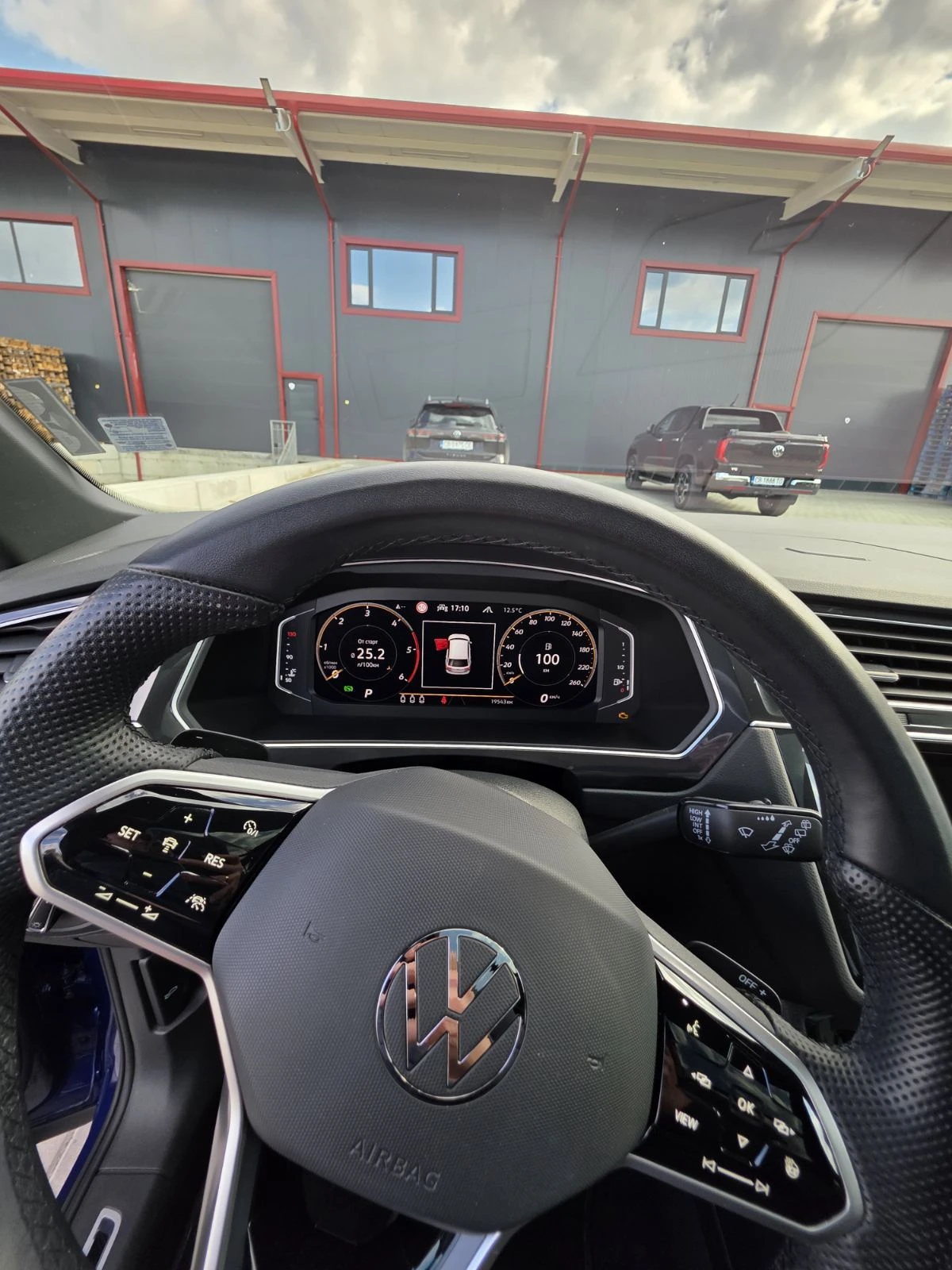 VW Tiguan 2.0 R Line 4 motion N1, снимка 5 - Автомобили и джипове - 56270925