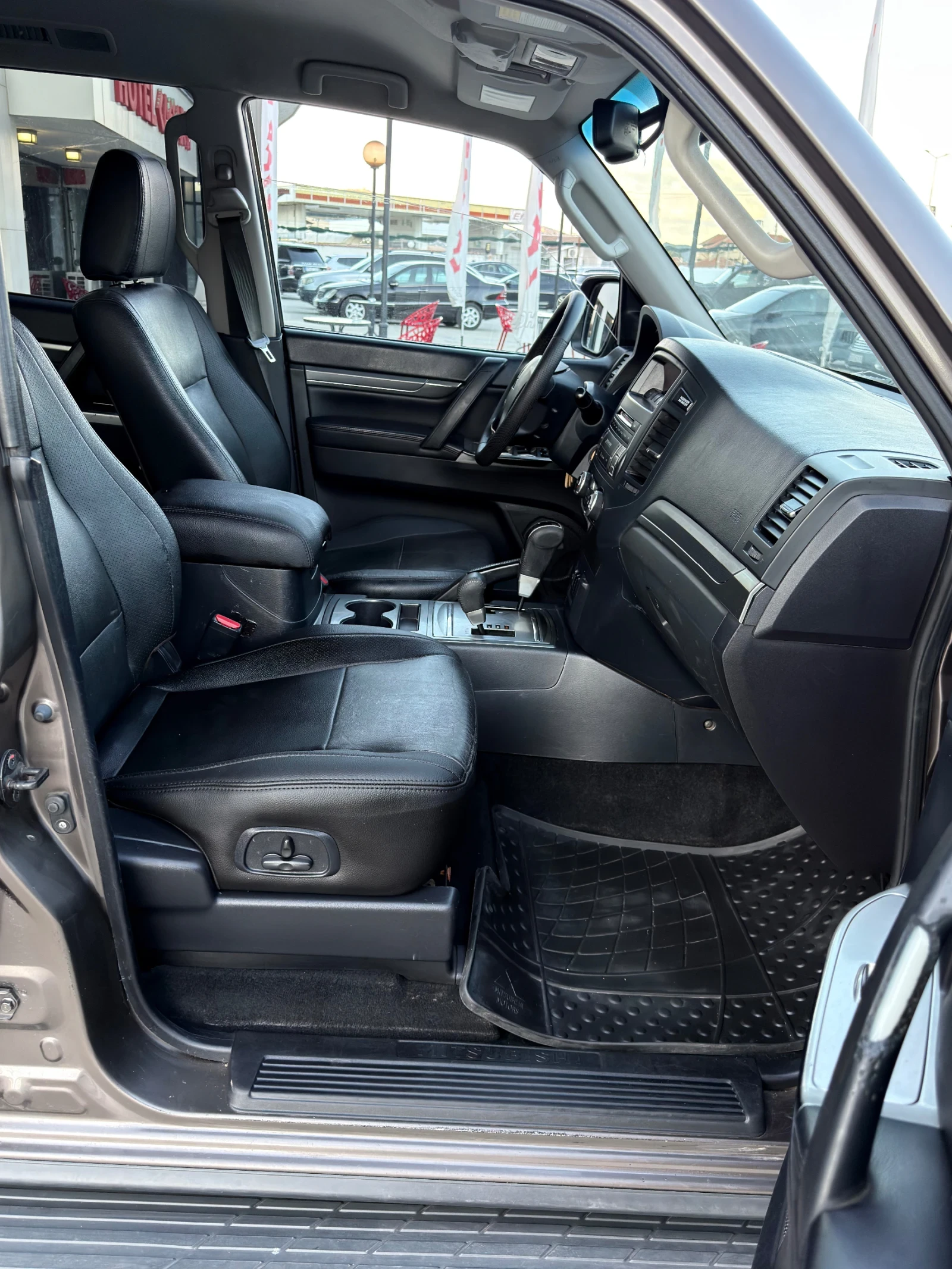 Mitsubishi Pajero Автоматик/Климатроник/Камера/Темпомат, снимка 8 - Автомобили и джипове - 56330719