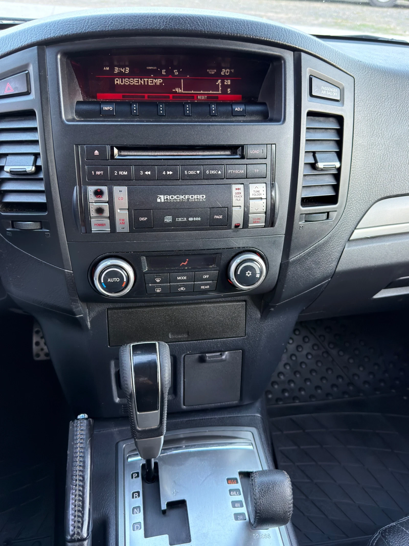Mitsubishi Pajero Автоматик/Климатроник/Камера/Темпомат, снимка 14 - Автомобили и джипове - 56330719