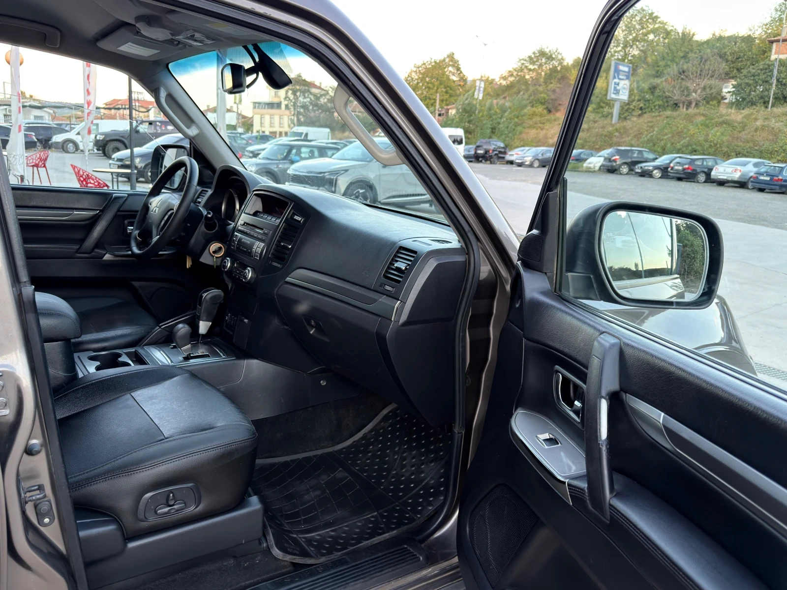 Mitsubishi Pajero Автоматик/Климатроник/Камера/Темпомат, снимка 9 - Автомобили и джипове - 56330719