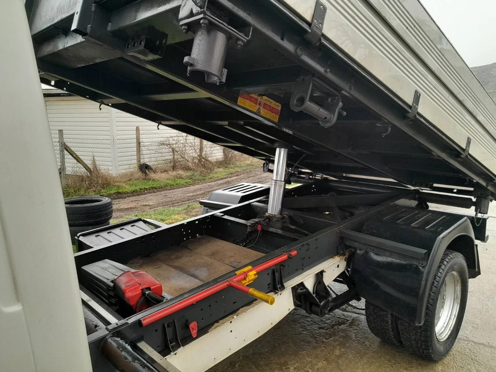 Ford Transit 2.4 - изображение 7