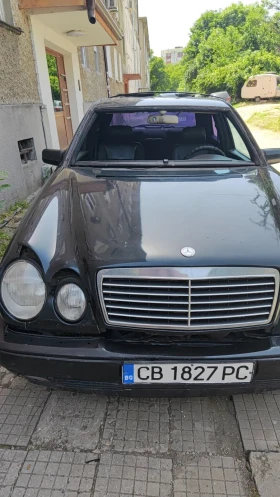 Mercedes-Benz E 300, снимка 1