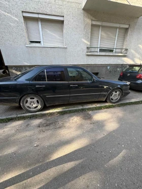 Mercedes-Benz E 300, снимка 2