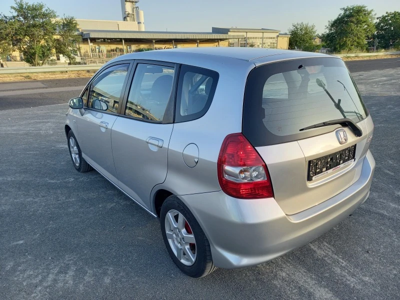 Honda Jazz 1.3 КЛИМА ТОП СЕРВИЗНА КНИЖКА , снимка 6 - Автомобили и джипове - 46322083