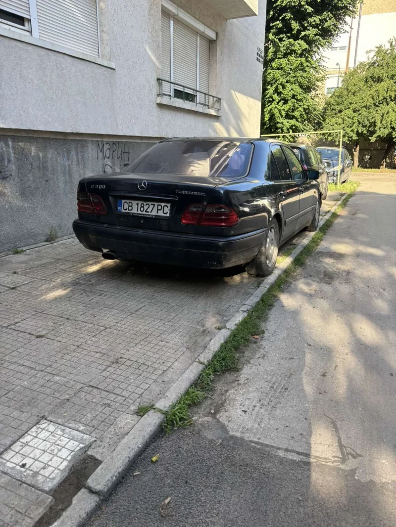 Mercedes-Benz E 300, снимка 4 - Автомобили и джипове - 46970465