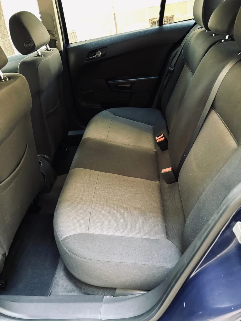 Opel Astra 1.7 CDTI, снимка 10 - Автомобили и джипове - 52450632