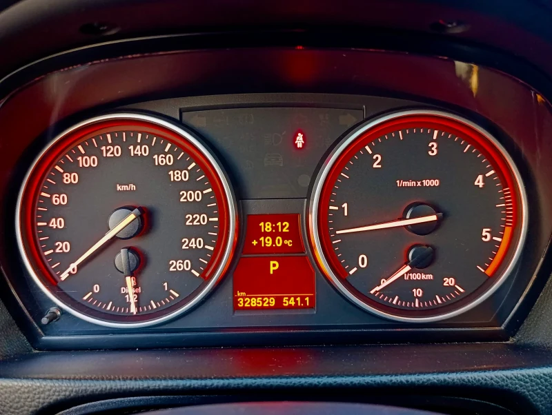 BMW 330, снимка 10 - Автомобили и джипове - 52209068