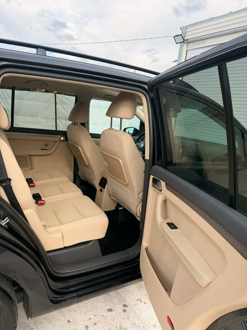 VW Touran 1.6 TDI 105, снимка 9 - Автомобили и джипове - 53521194