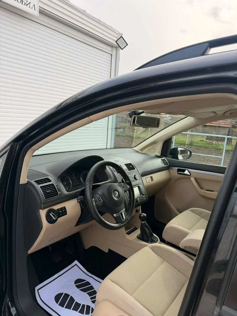 VW Touran 1.6 TDI 105, снимка 13 - Автомобили и джипове - 53521194