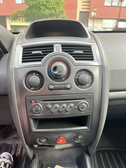 Renault Megane 2, снимка 15 - Автомобили и джипове - 54644351