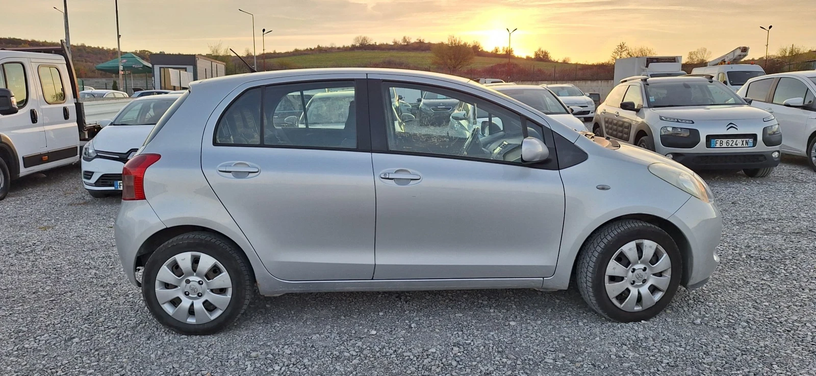 Toyota Yaris 1.3 бензин 167000км - изображение 3