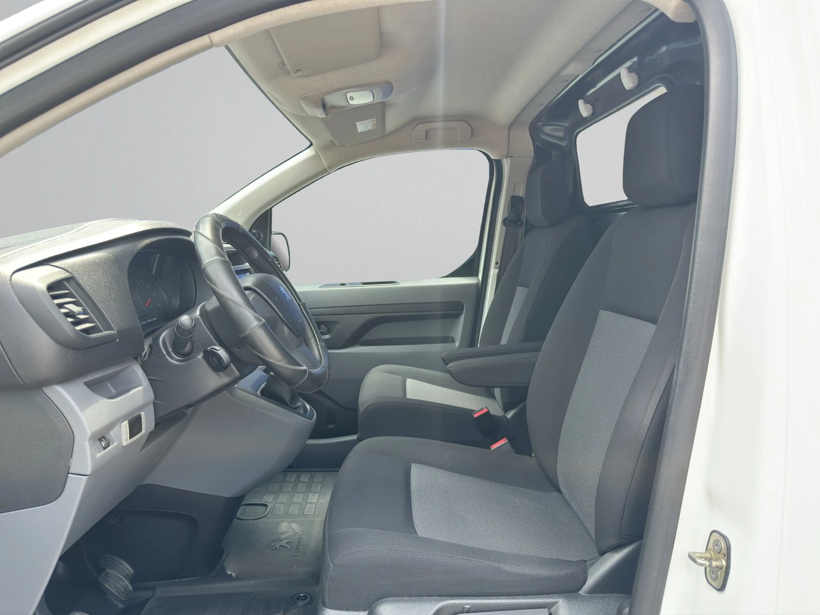 Peugeot Expert PREMIUM Standard 2.0 BlueHDi 120 S&S BVM6 E6 - изображение 10