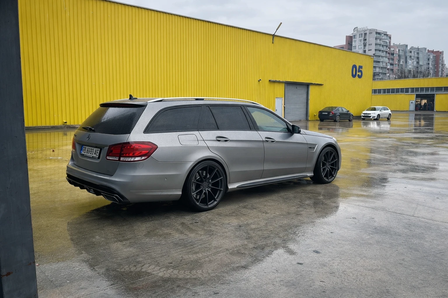 Mercedes-Benz E 63 AMG  - изображение 2
