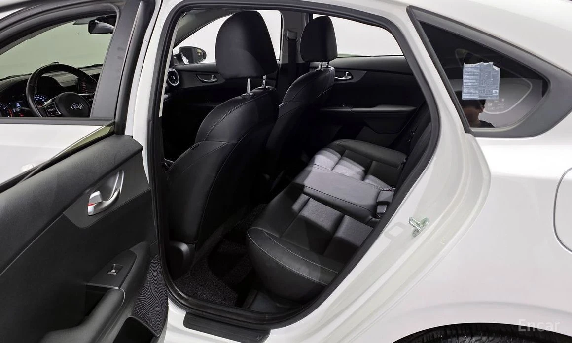 Kia K3, снимка 11 - Автомобили и джипове - 54227031