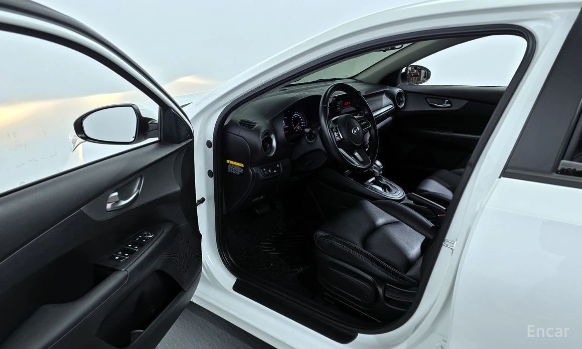 Kia K3, снимка 10 - Автомобили и джипове - 54227031