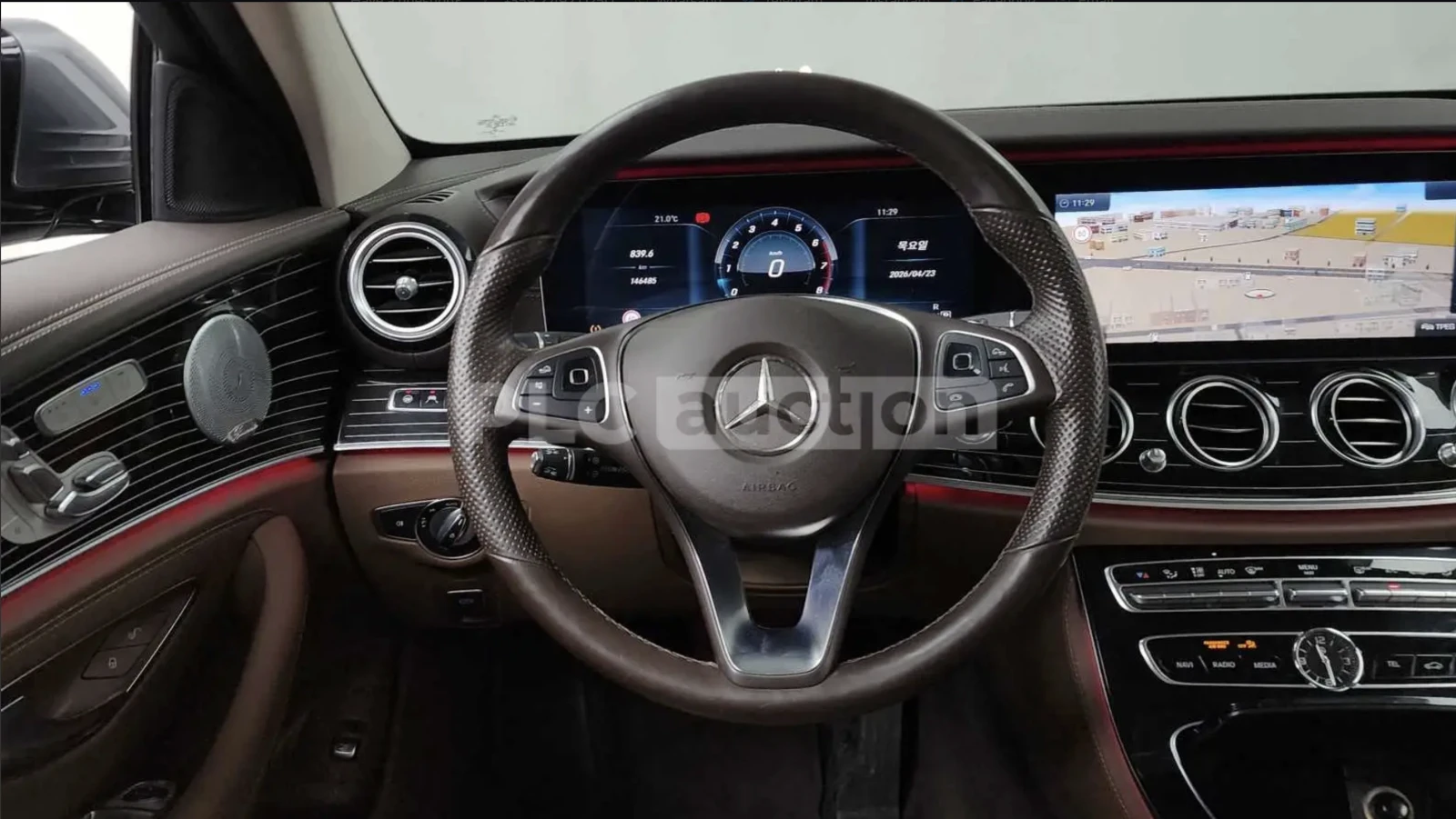 Mercedes-Benz E 400 4MATIC , снимка 8 - Автомобили и джипове - 54458570