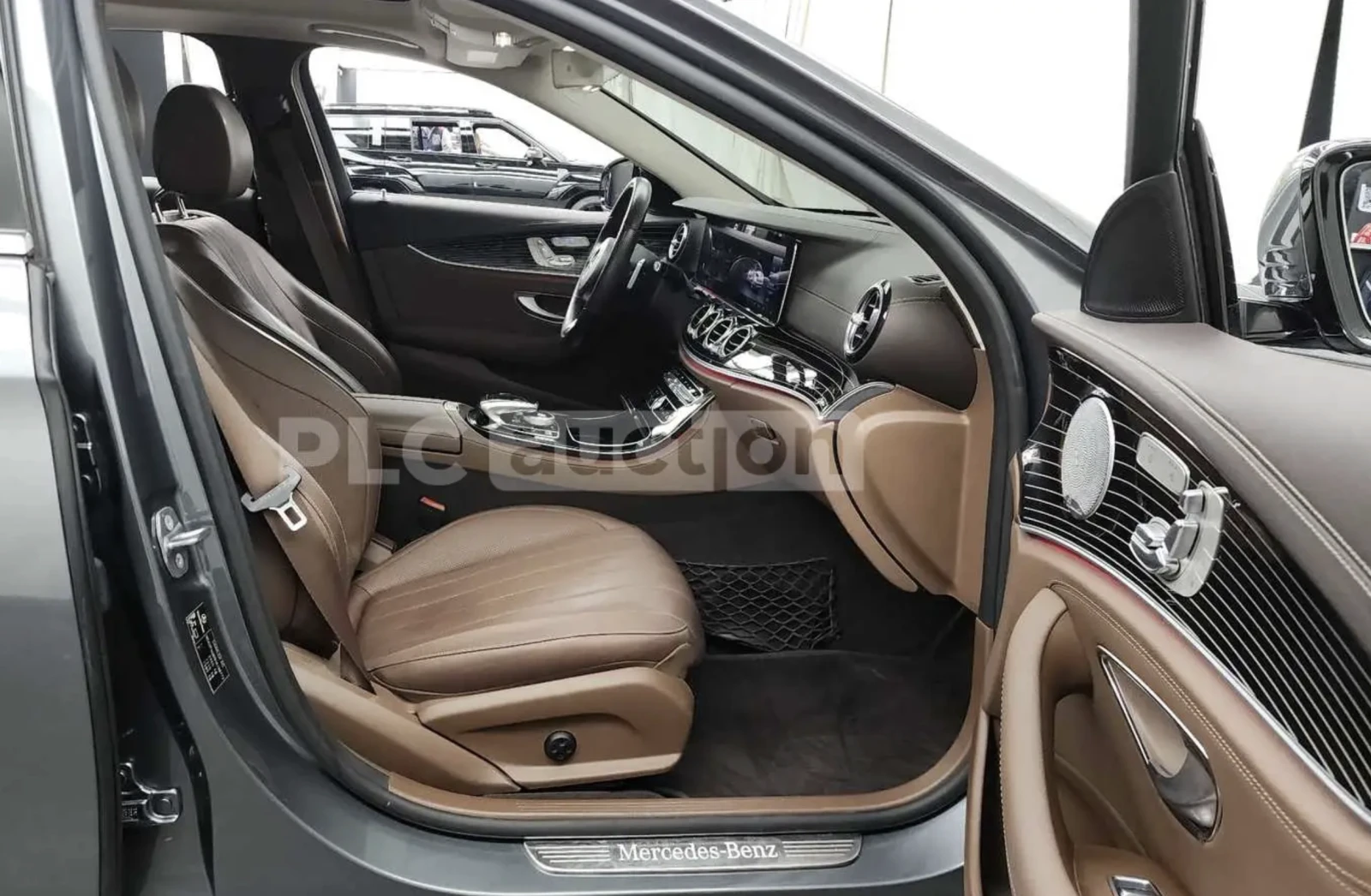 Mercedes-Benz E 400 4MATIC , снимка 6 - Автомобили и джипове - 54458570