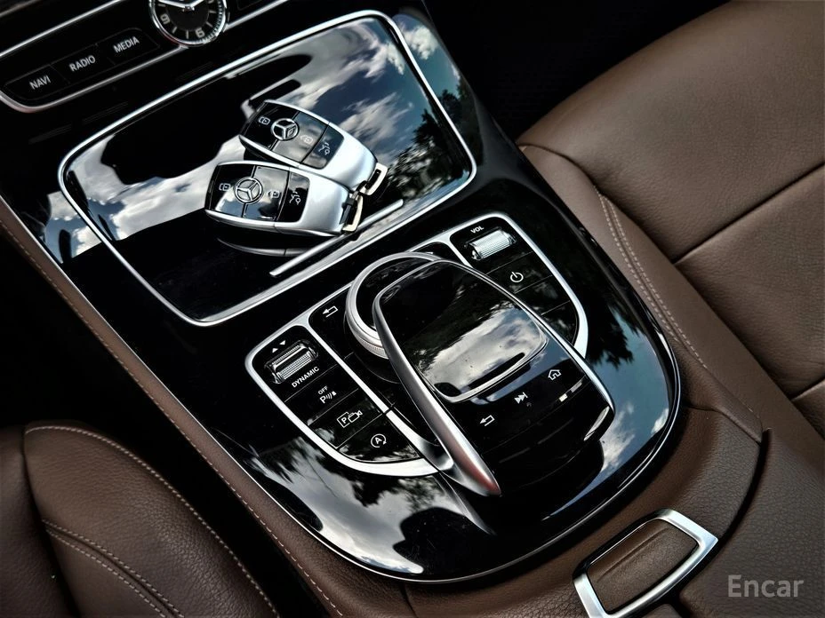 Mercedes-Benz E 220, снимка 9 - Автомобили и джипове - 55184358