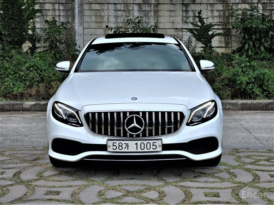 Mercedes-Benz E 220, снимка 4 - Автомобили и джипове - 55184358