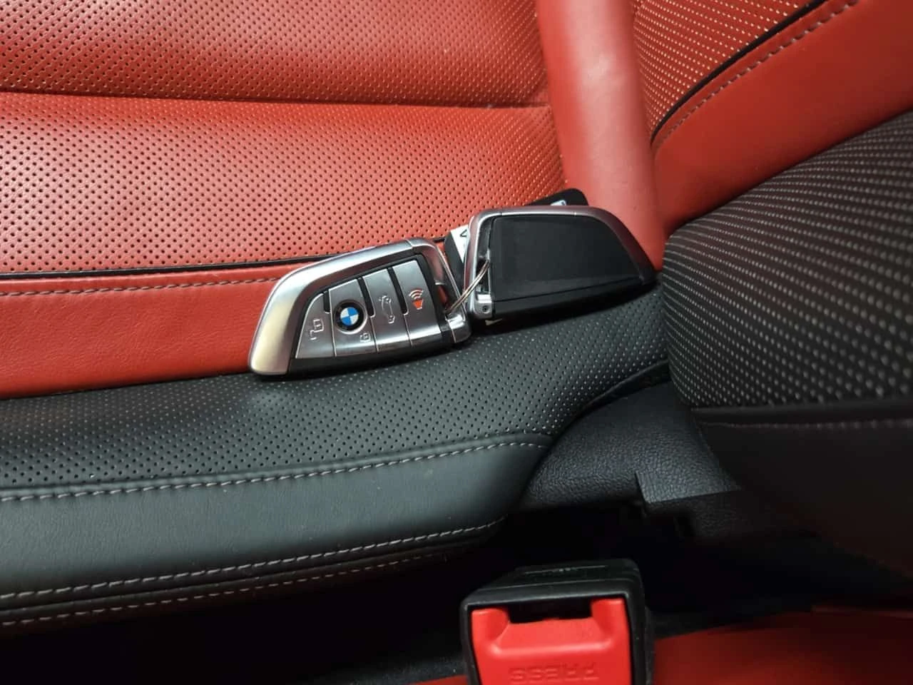 BMW 850 HUD/NIGHT VISION/DISTRONIC/360/COOLED SEATS/SUNROO, снимка 14 - Автомобили и джипове - 55194320