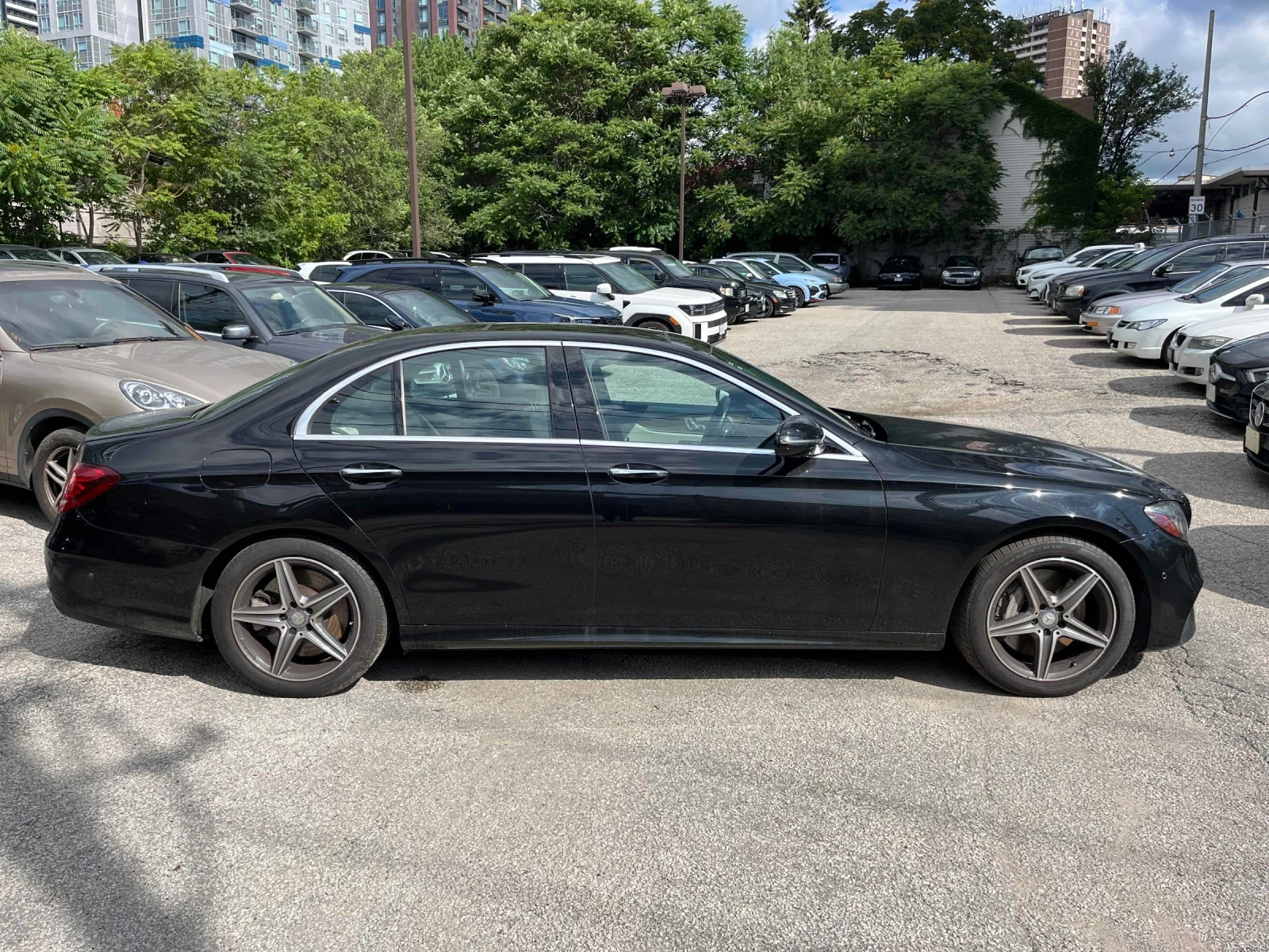 Mercedes-Benz E 400 AMG* 4M* Burmester* HUD* От Mercedes, снимка 2 - Автомобили и джипове - 55241635