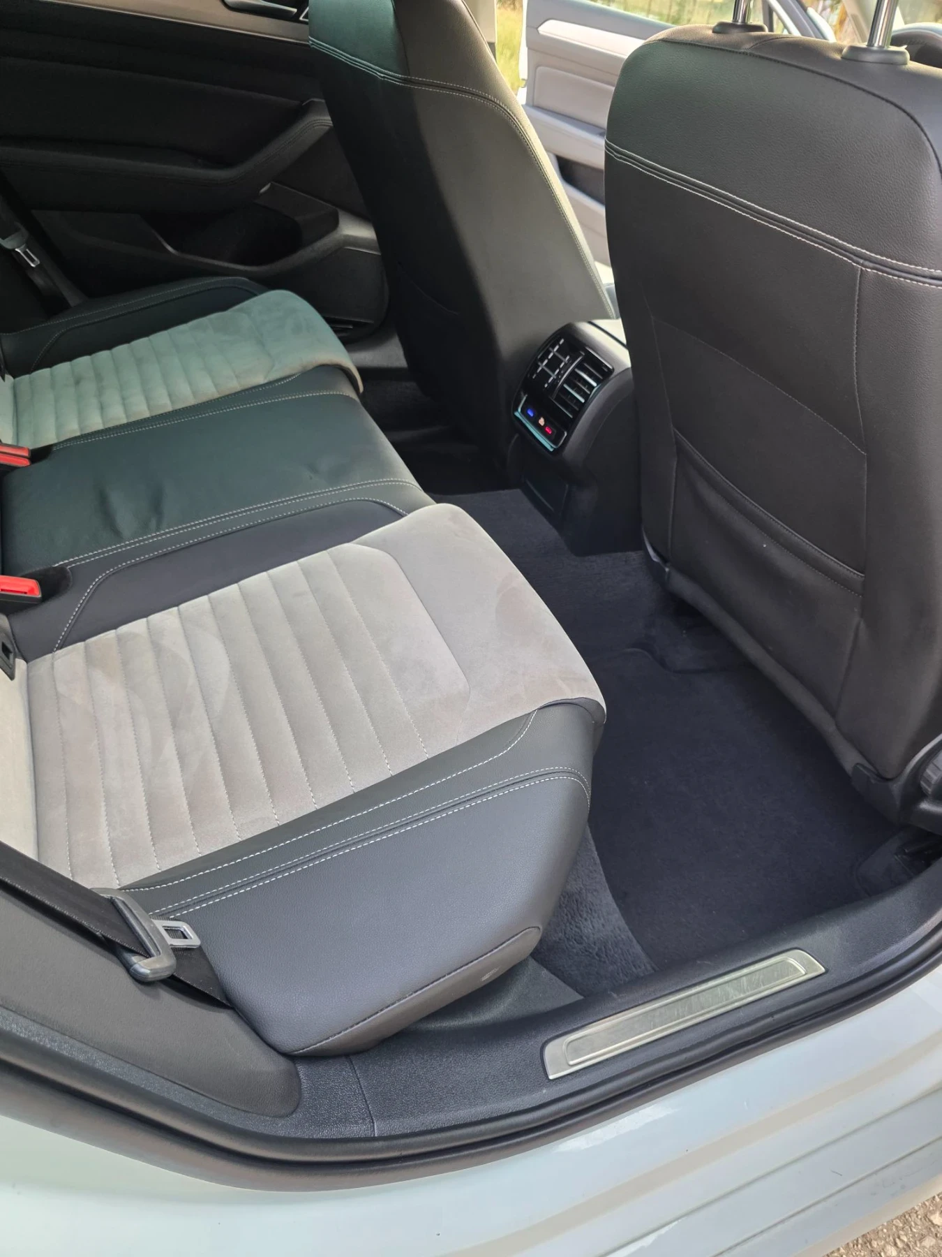 VW Passat R-Line 190кс DSG 2018, снимка 14 - Автомобили и джипове - 55589779