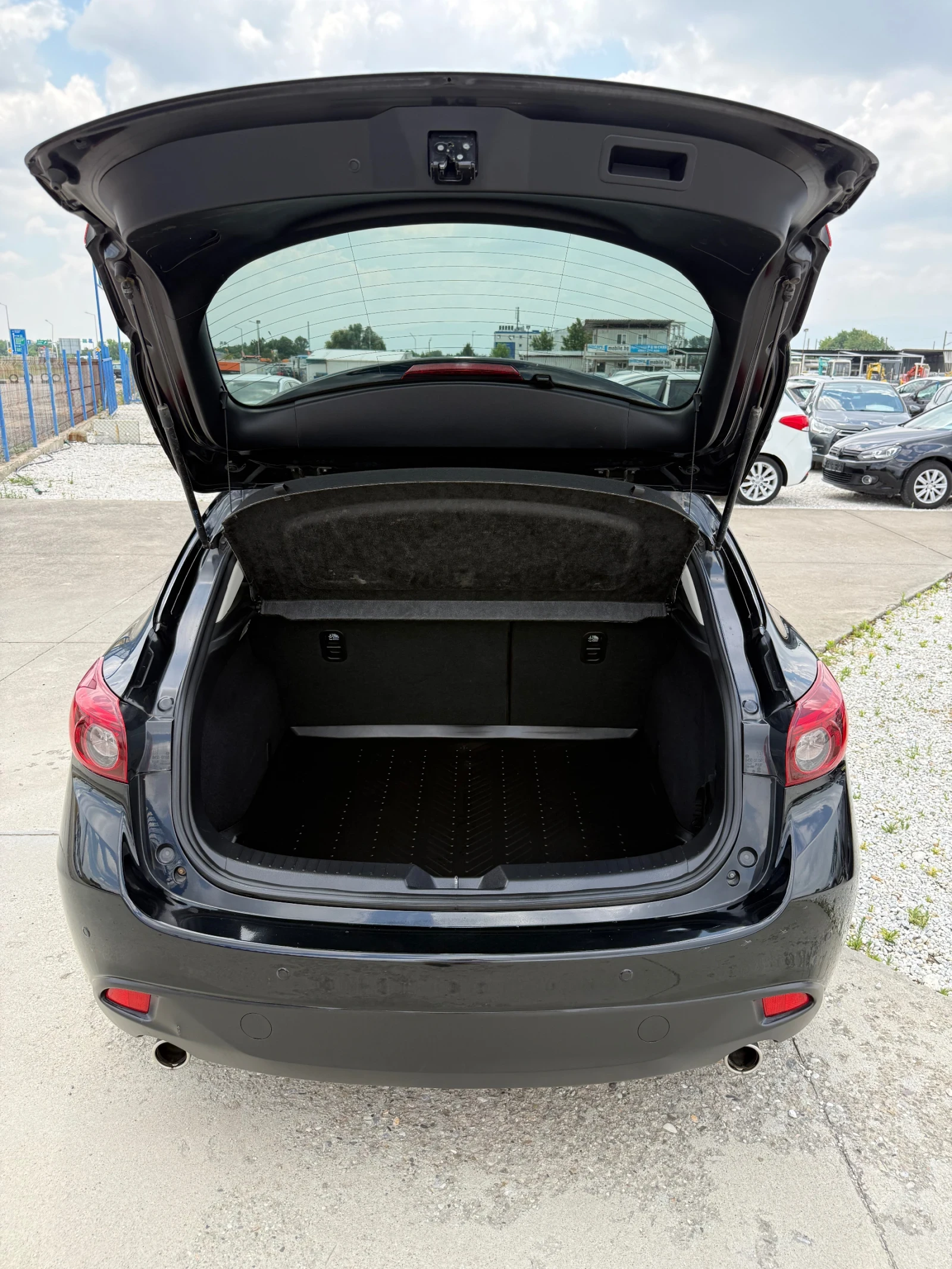 Mazda 3 2.2 SKYACTIV, снимка 15 - Автомобили и джипове - 55898244