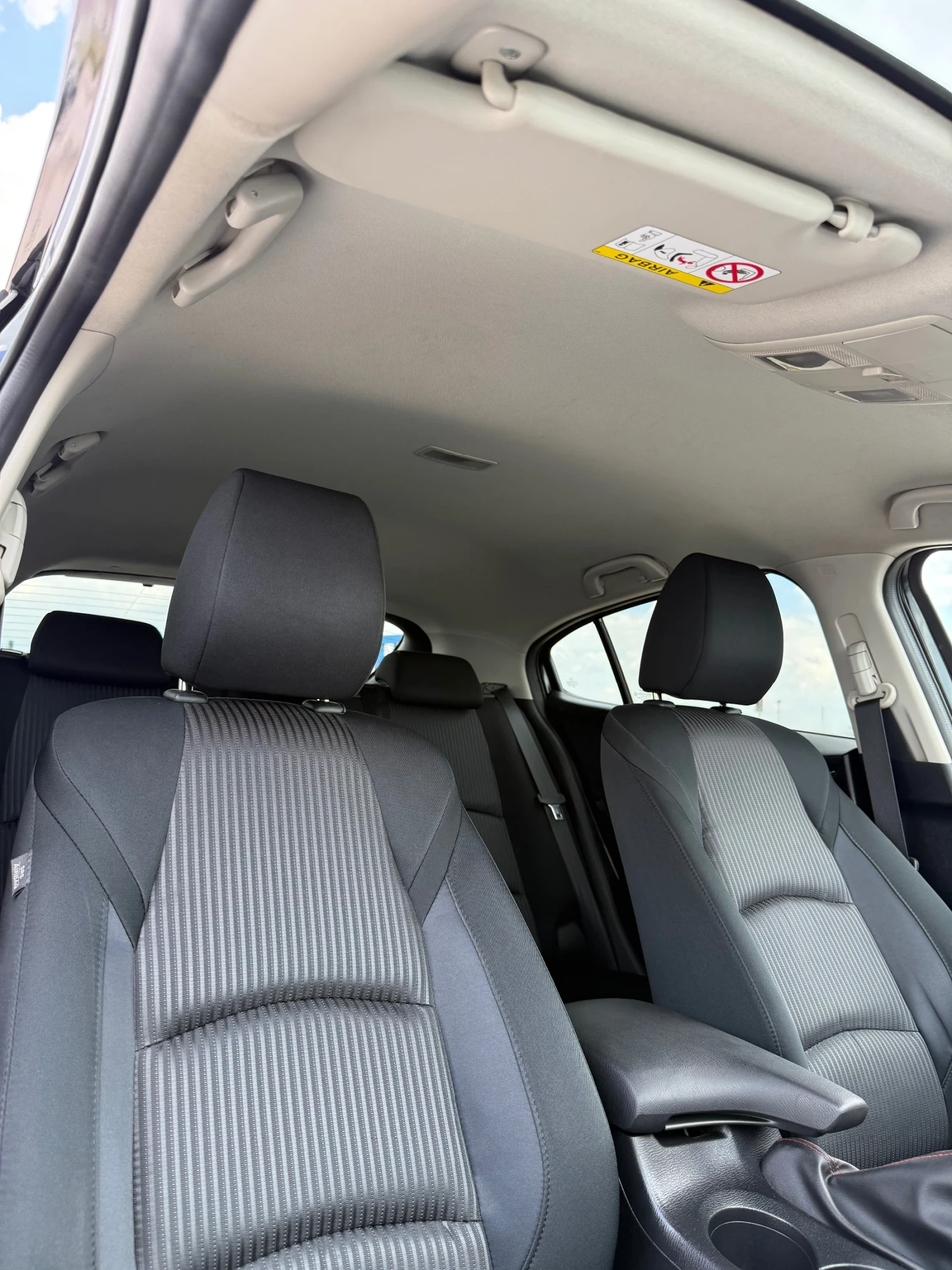 Mazda 3 2.2 SKYACTIV, снимка 13 - Автомобили и джипове - 55898244
