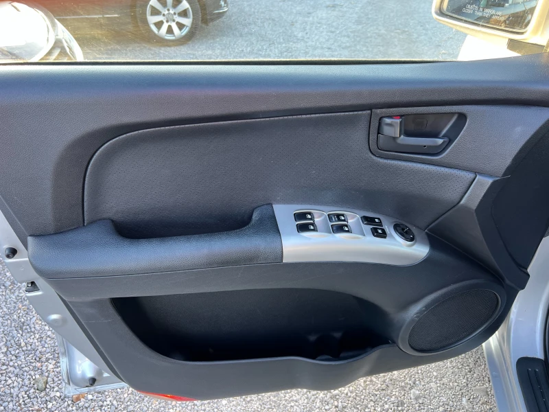 Kia Sportage 2.0 4x4, снимка 8 - Автомобили и джипове - 52755772