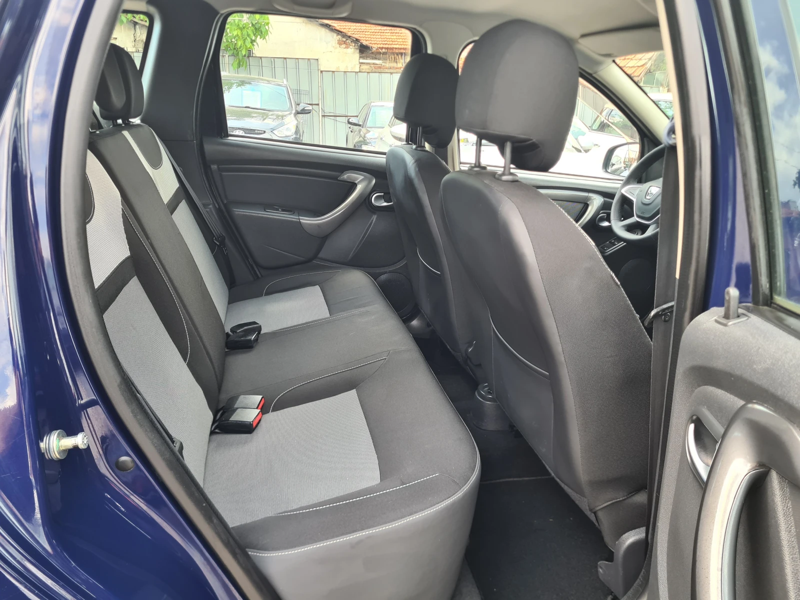 Dacia Duster 1.6i-GPL-НАВИ.-ЕВРО 6В-ЛИЗИНГ, снимка 12 - Автомобили и джипове - 54979409