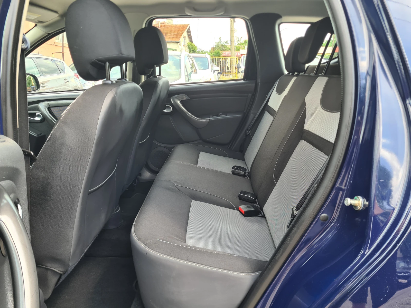 Dacia Duster 1.6i-GPL-НАВИ.-ЕВРО 6В-ЛИЗИНГ, снимка 10 - Автомобили и джипове - 54979409