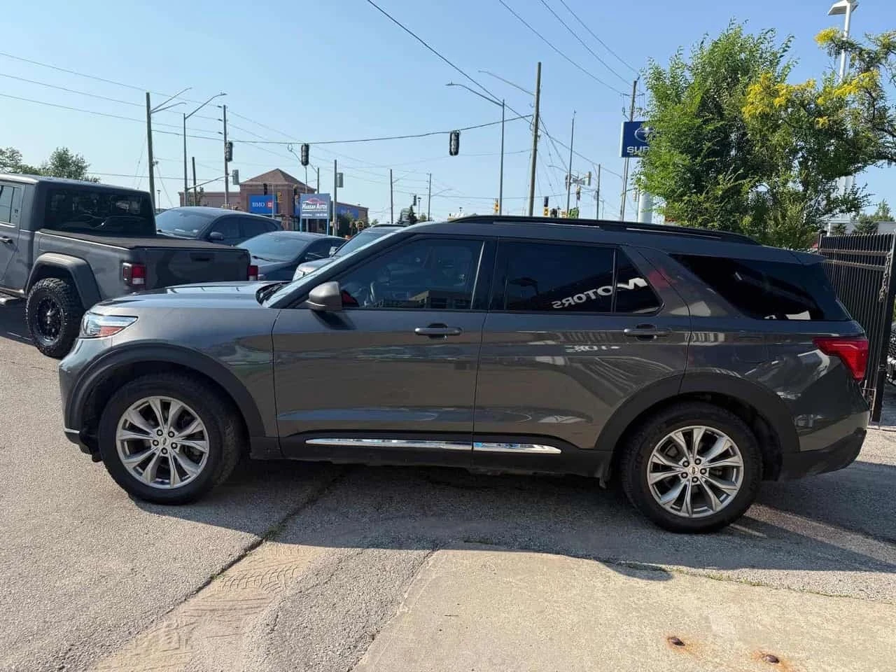 Ford Explorer XLT | CARFAX | БЕЗ ИНЦИДЕНТИ , снимка 3 - Автомобили и джипове - 56300046