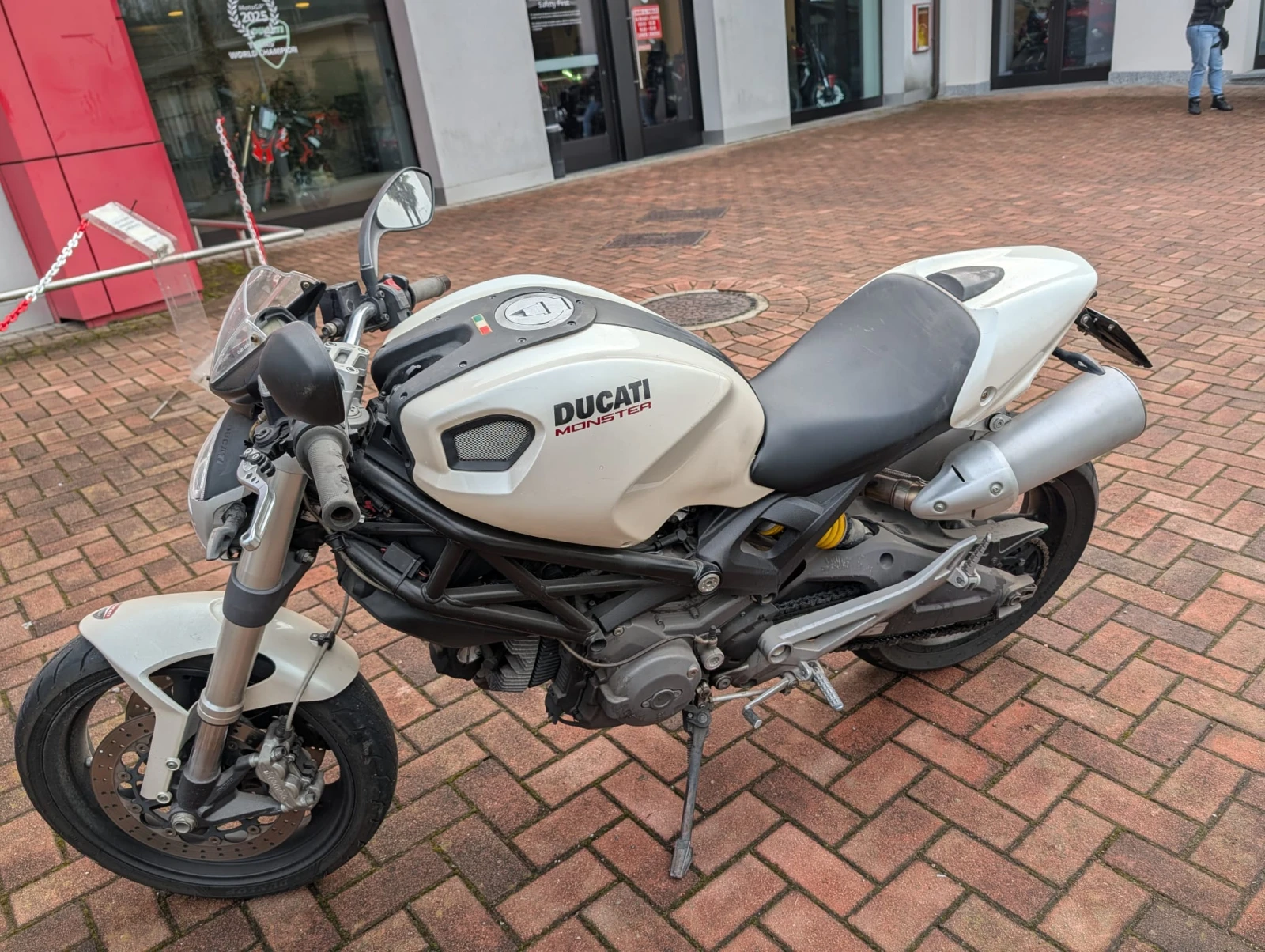 Ducati Monster 696 Кара се с А2 !!!