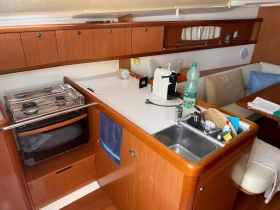 Ветроходна лодка Beneteau Oceanis 37, снимка 8