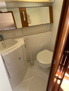Ветроходна лодка Beneteau Oceanis 37, снимка 7